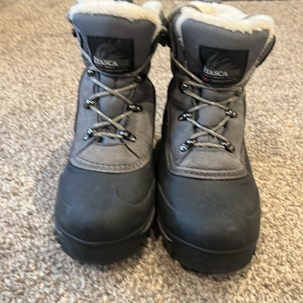 size 7 Itasca Woman’s Winter Boots Color Granite Peak